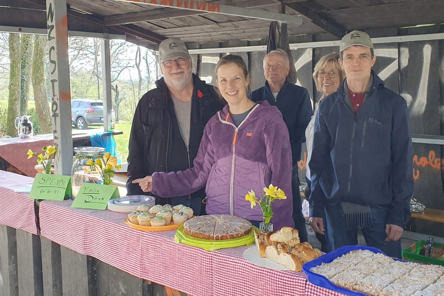 Teilnehmende beim Austausch am Pfingstborn